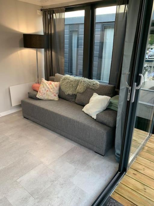 Unique New Houseboat Moored 4 Apartment ซวาร์ตส์เลส ภายนอก รูปภาพ