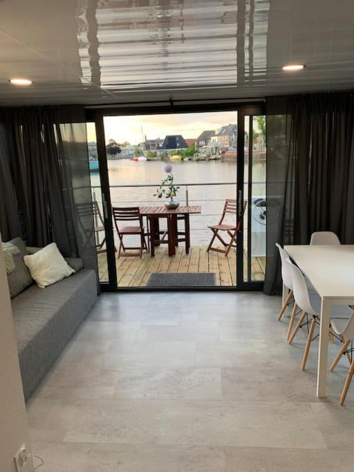 Unique New Houseboat Moored 4 Apartment ซวาร์ตส์เลส ภายนอก รูปภาพ