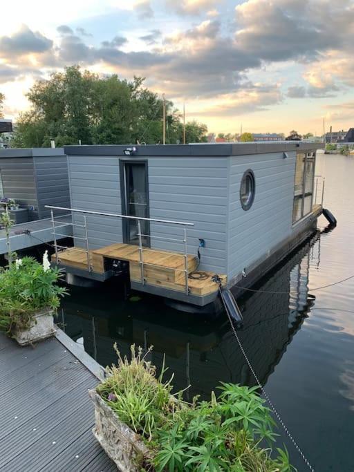 Unique New Houseboat Moored 4 Apartment ซวาร์ตส์เลส ภายนอก รูปภาพ